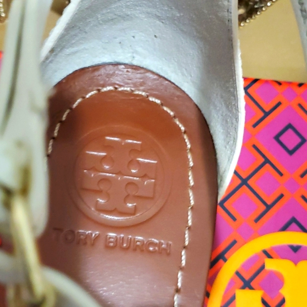 Tory Burch IVORY / BLACK / WHITE PHOEBE FLAT SANDAL size 9 - Picture 4 of 7